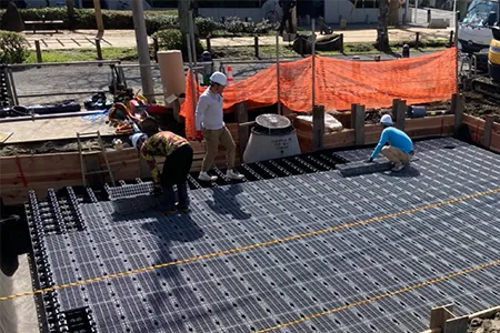 アパートの土台を作っている画像